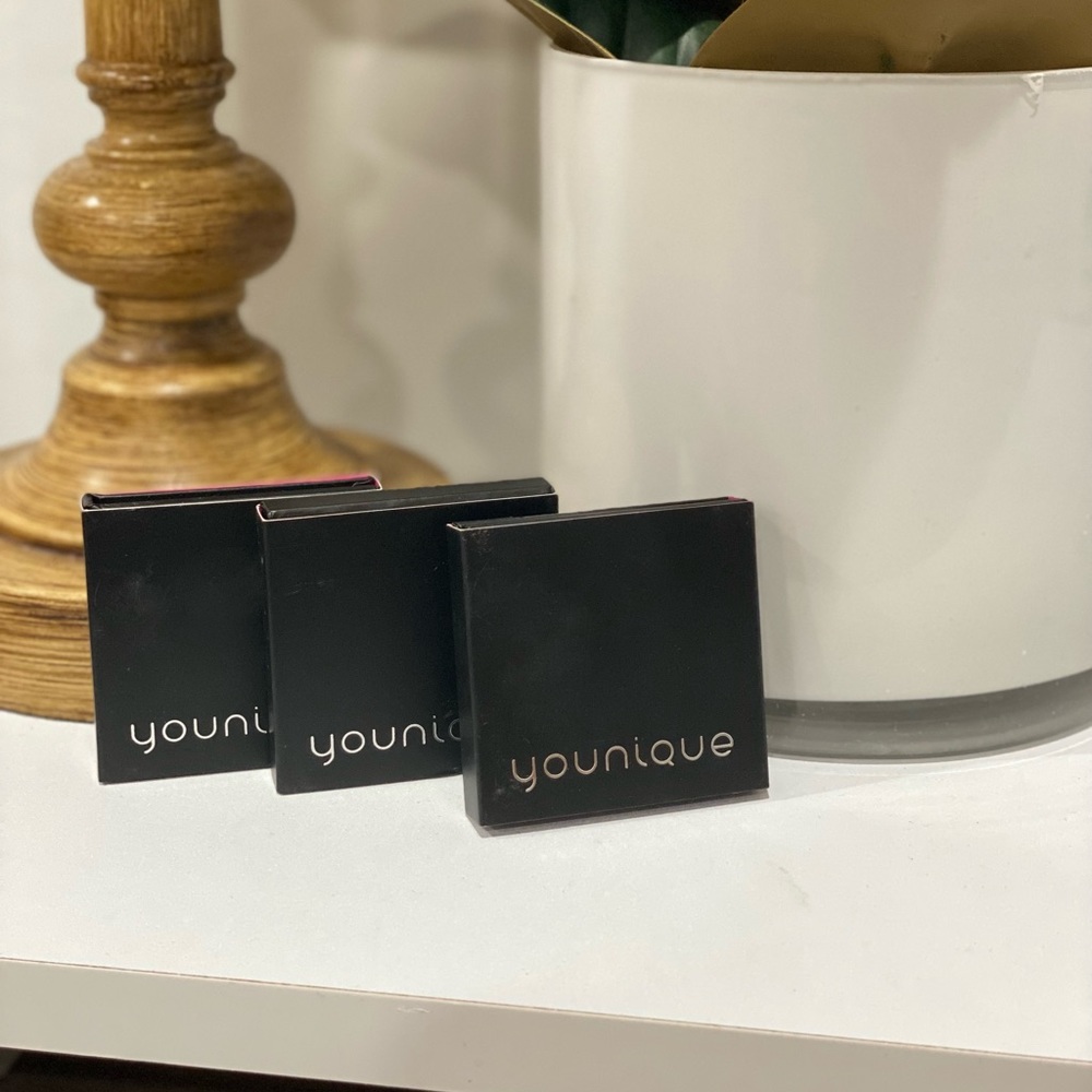 NEW Younique pressed powder holders (3)